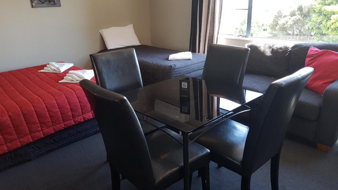 أوتوروهانغا Palm Court Motel المظهر الخارجي الصورة