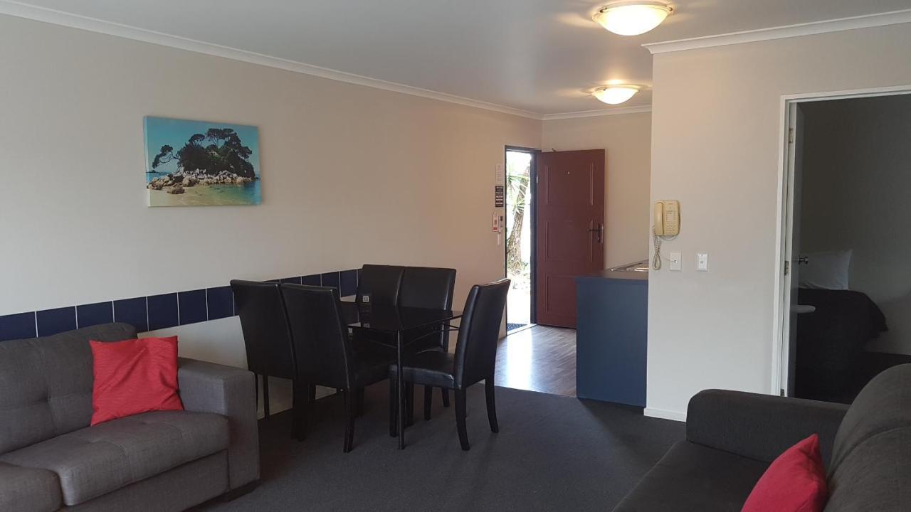 أوتوروهانغا Palm Court Motel المظهر الخارجي الصورة